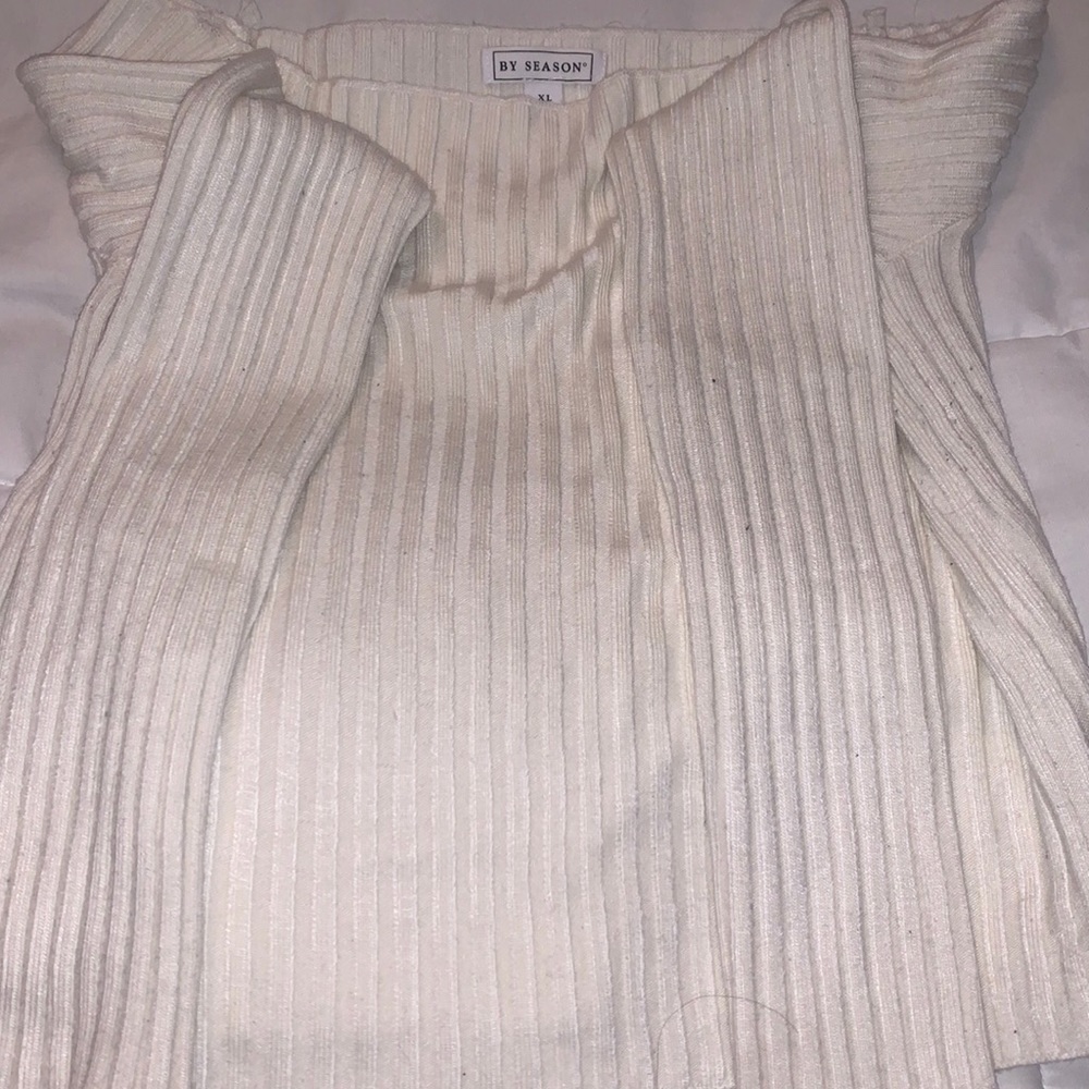 By season long sleeve crop top